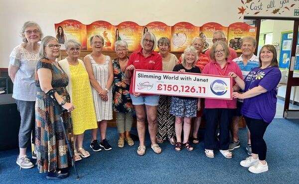 Slimming World Marks 10 Years of Fundraising for Pendleside Hospice